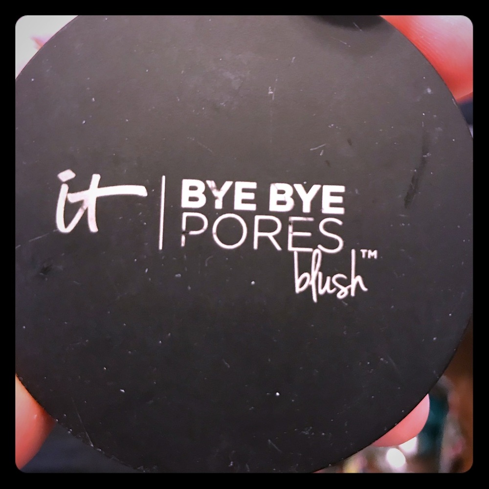 Bye bye pores it cosmetics